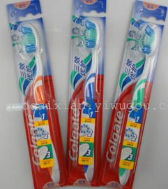 義烏商貿(mào)城中的明星單品 高露潔三效優(yōu)護牙刷9200在杜超日用百貨批發(fā)城的市場解析